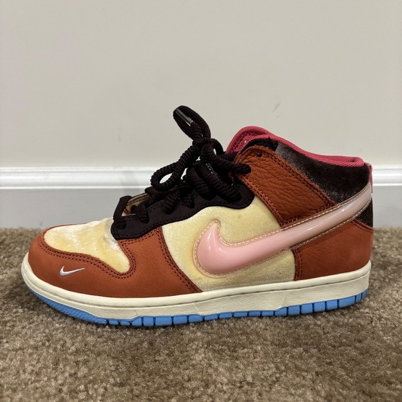 Women’s Nike Dunk Mid x Social Status Chocolate Milk - Picture 2 of 5